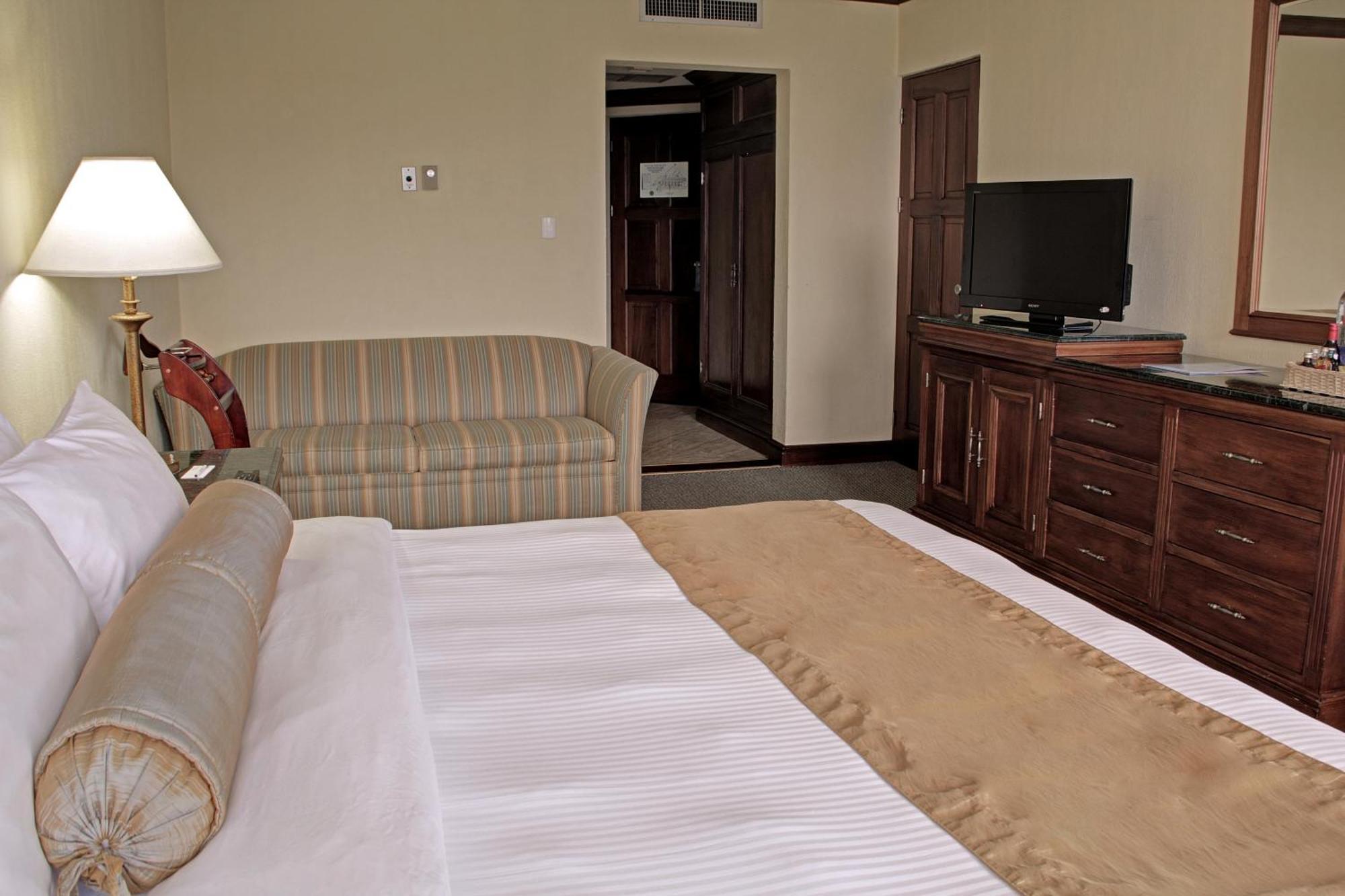 Wyndham San Jose Herradura 외부 사진 A room at the hotel