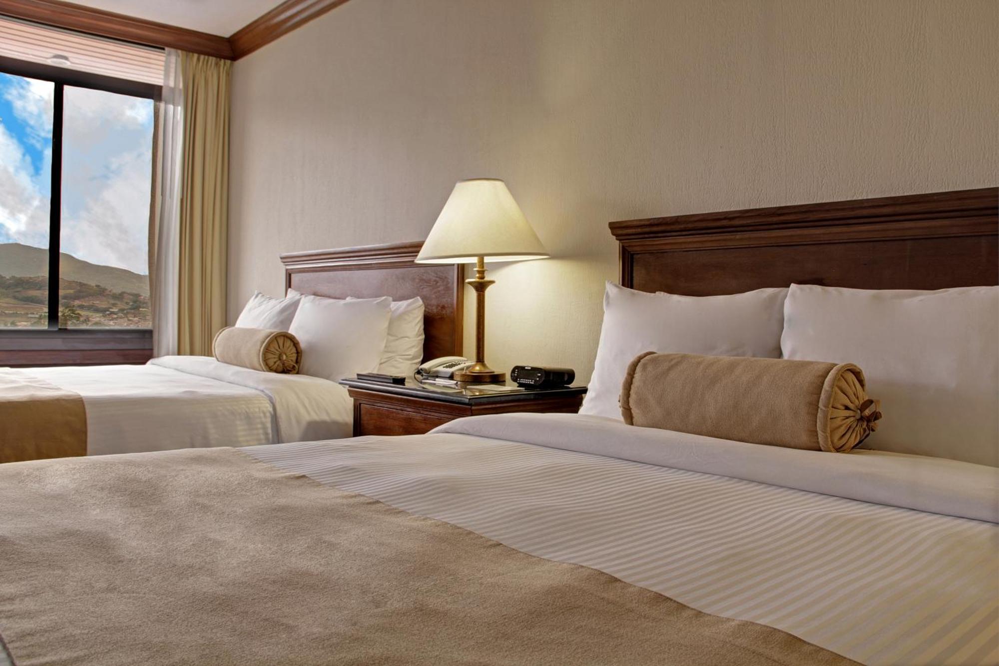 Wyndham San Jose Herradura 외부 사진 A typical guest room at the Best Western Premier Collection